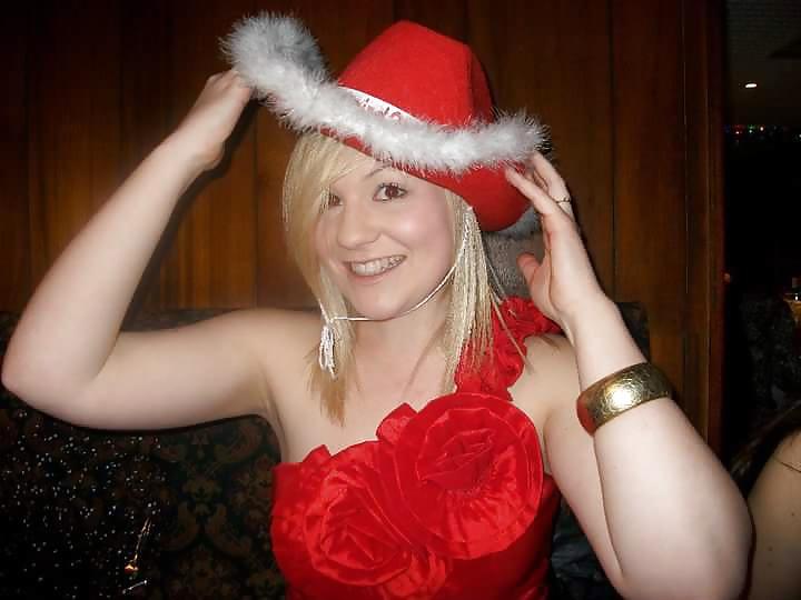17P Short haired blonde wants cum.