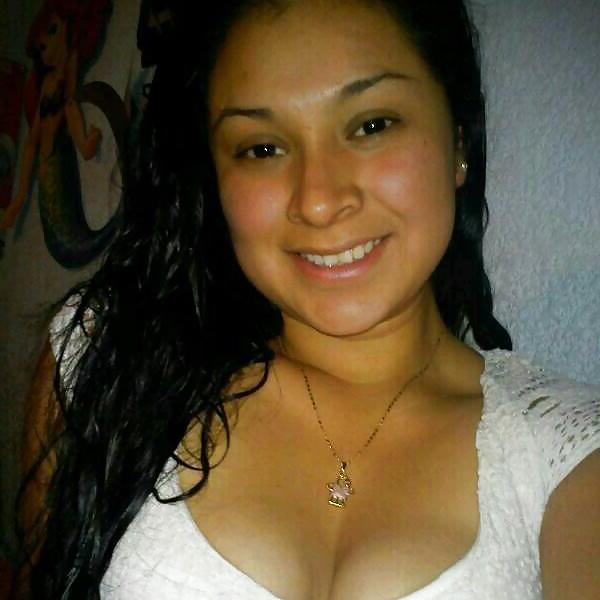 6P Thick latina in heels