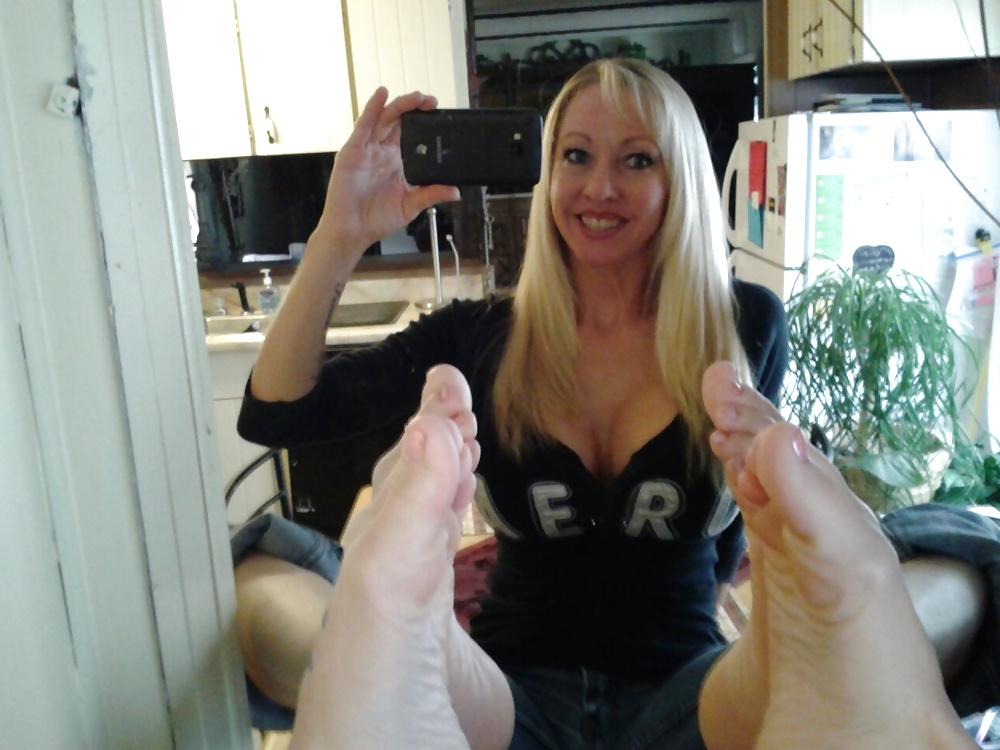 5P Mirror selfie feet