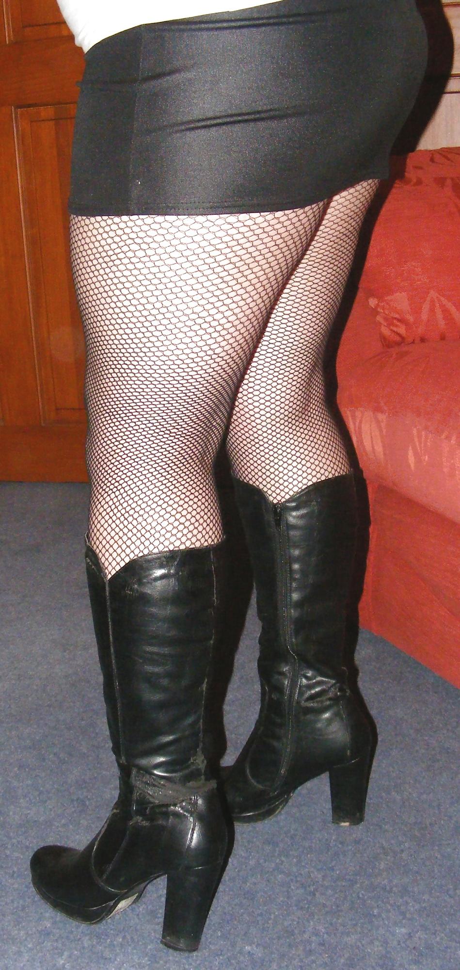 25P Mistress K in fishnets