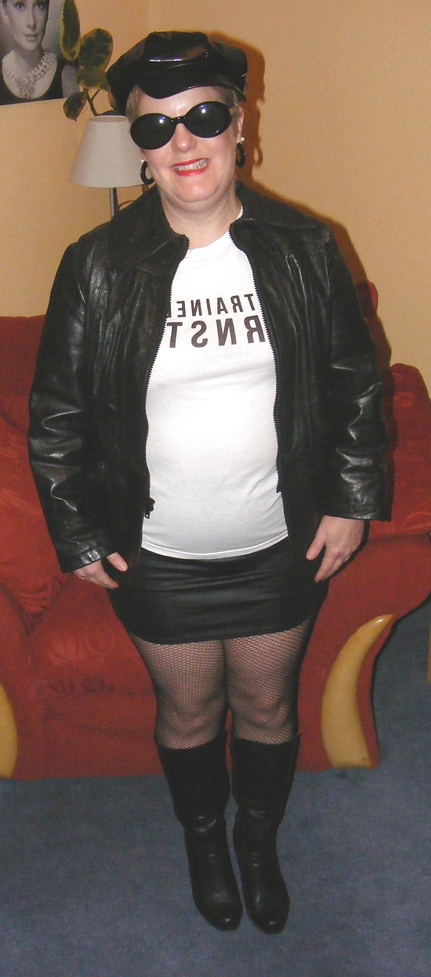 25P Mistress K in fishnets