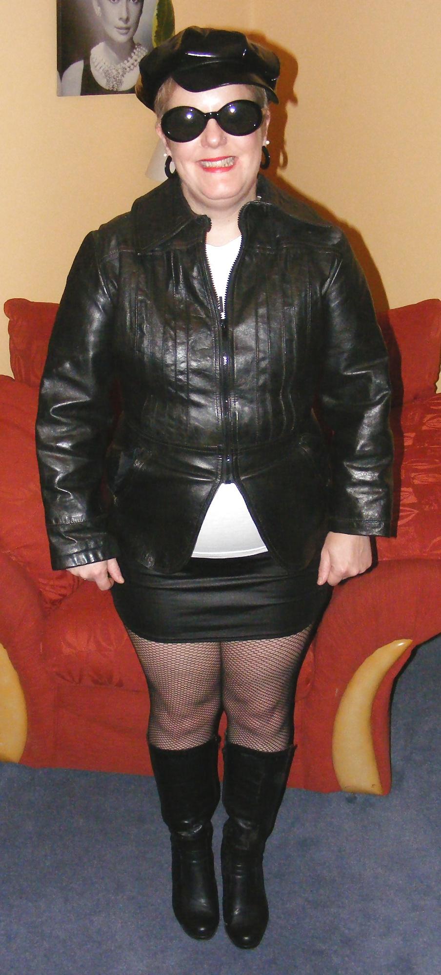 25P Mistress K in fishnets