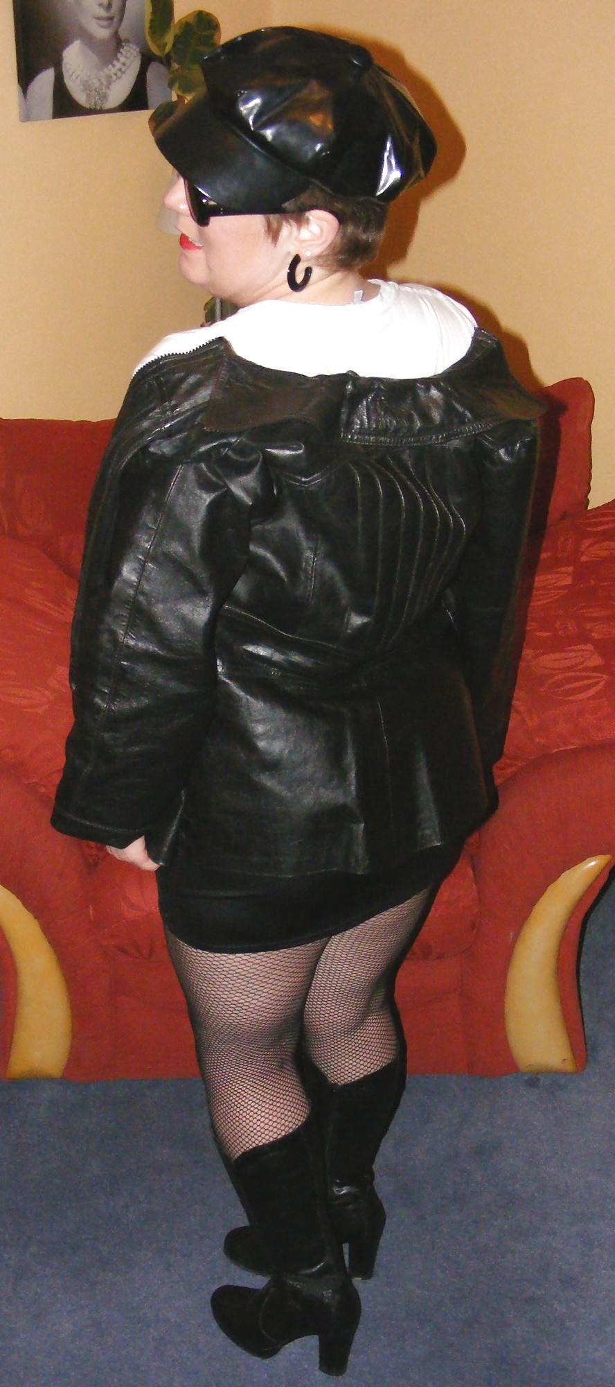 25P Mistress K in fishnets