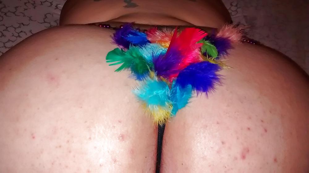 16P Laura's sexy coloured thong!!! 
