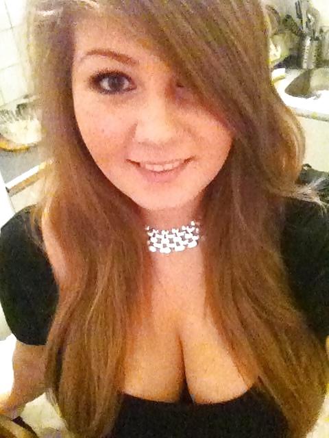23P Self shot - Swedish Blogger - Beautiful Curvy