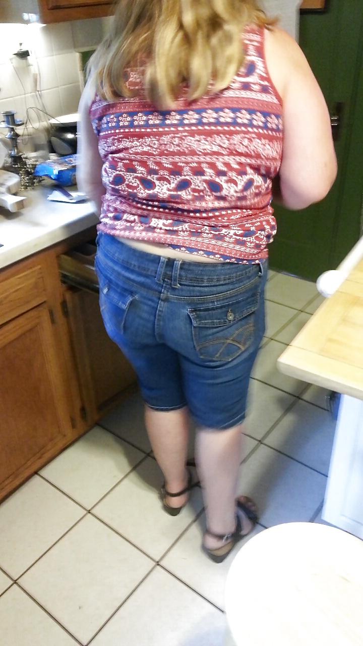 25P Wife in her tight ass jeans