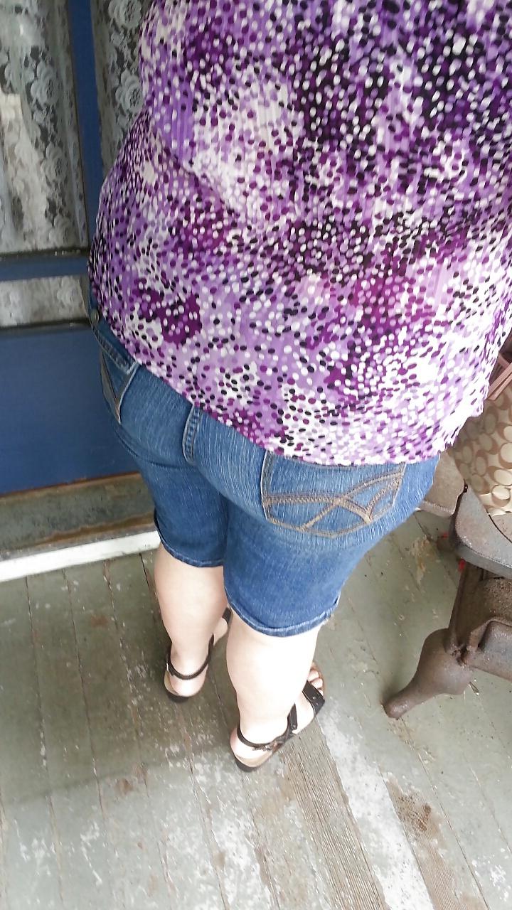 25P Wife in her tight ass jeans