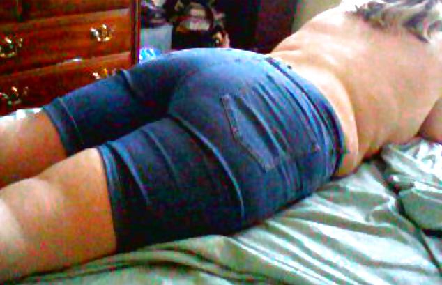 25P Wife in her tight ass jeans