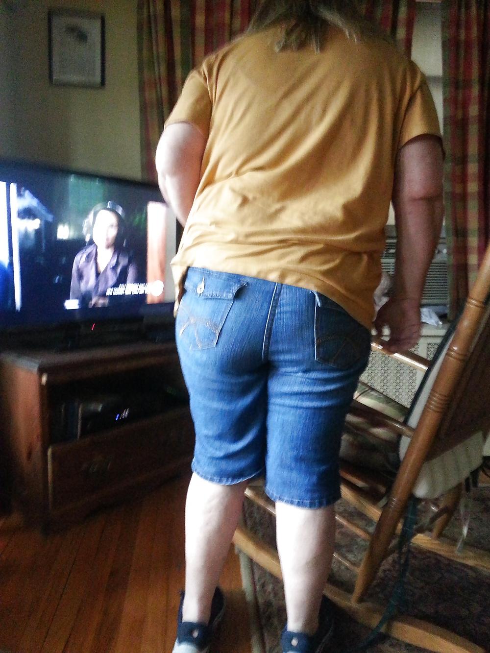 25P Wife in her tight ass jeans