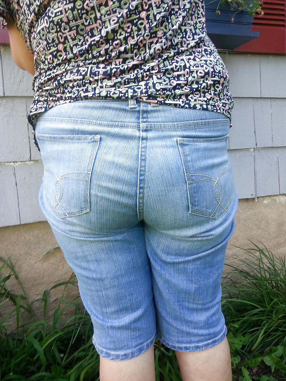 25P Wife in her tight ass jeans