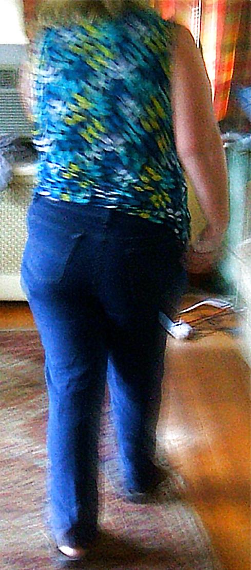 25P Wife in her tight ass jeans