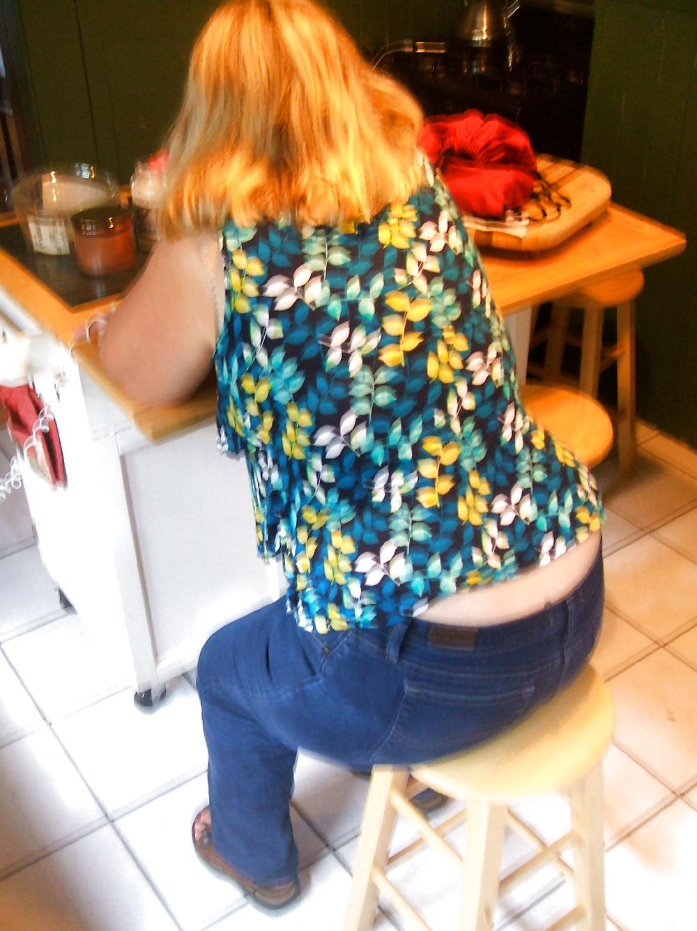 25P Wife in her tight ass jeans