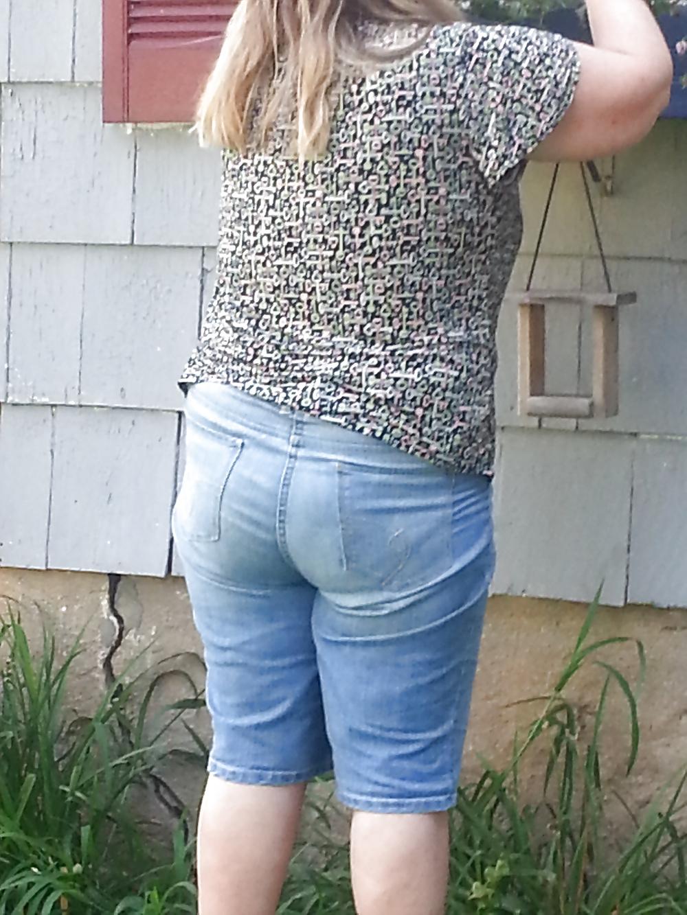 25P Wife in her tight ass jeans
