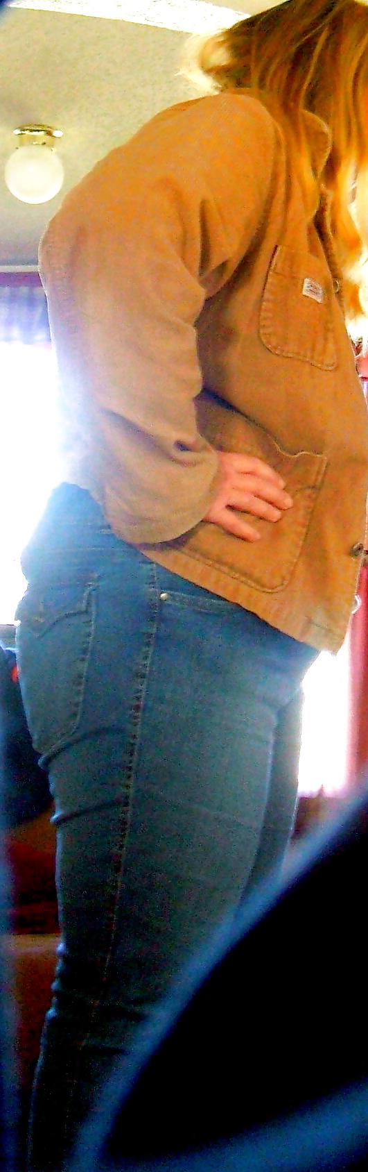 25P Wife in her tight ass jeans
