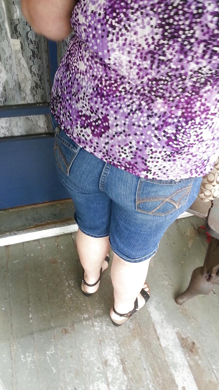 25P Wife in her tight ass jeans