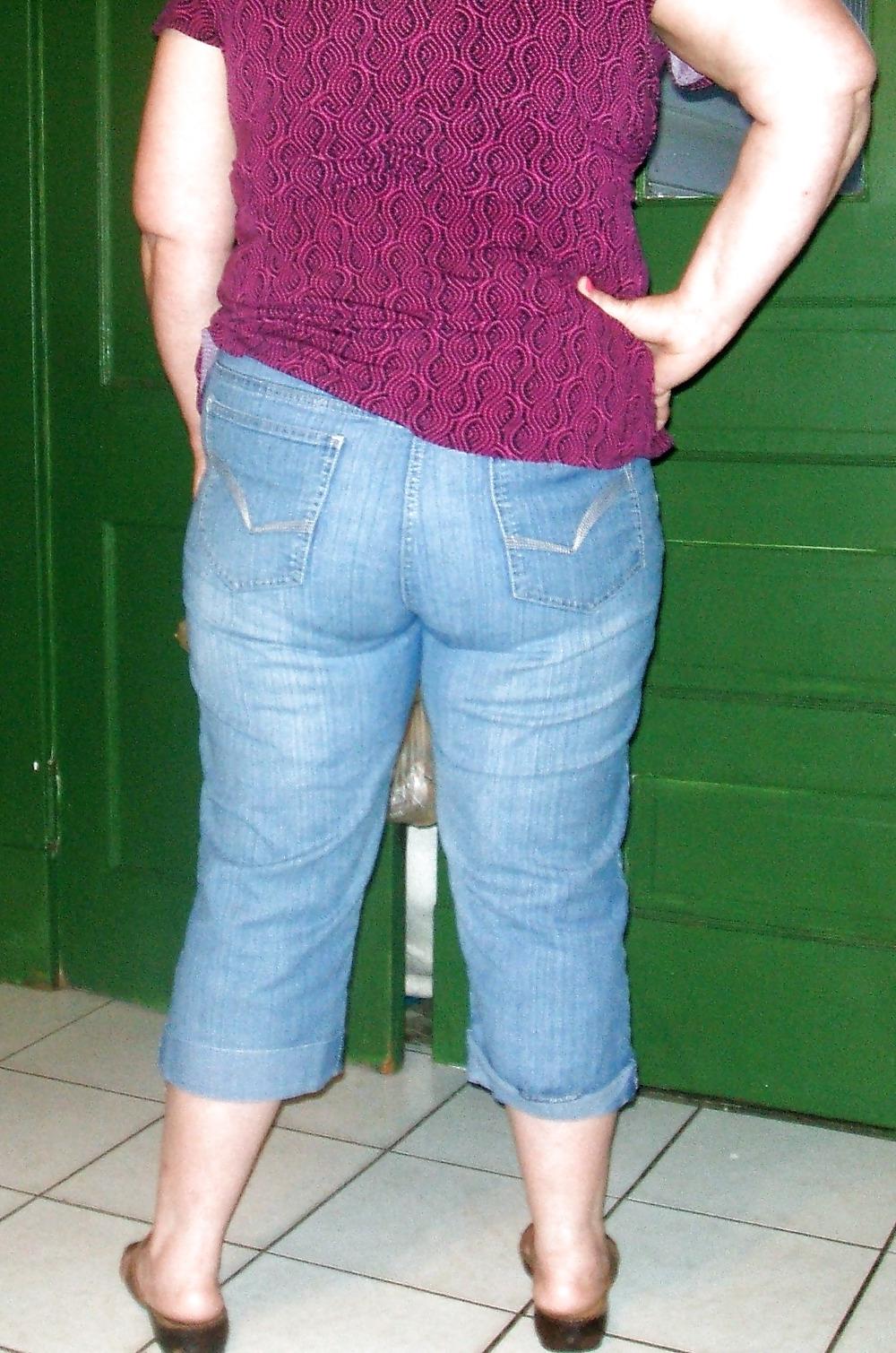 25P Wife in her tight ass jeans