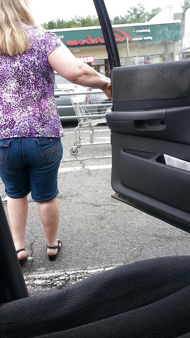 25P Wife in her tight ass jeans