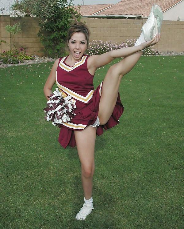 25P Cheerleader Upskirt
