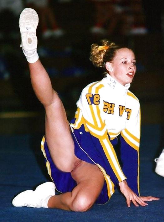25P Cheerleader Upskirt