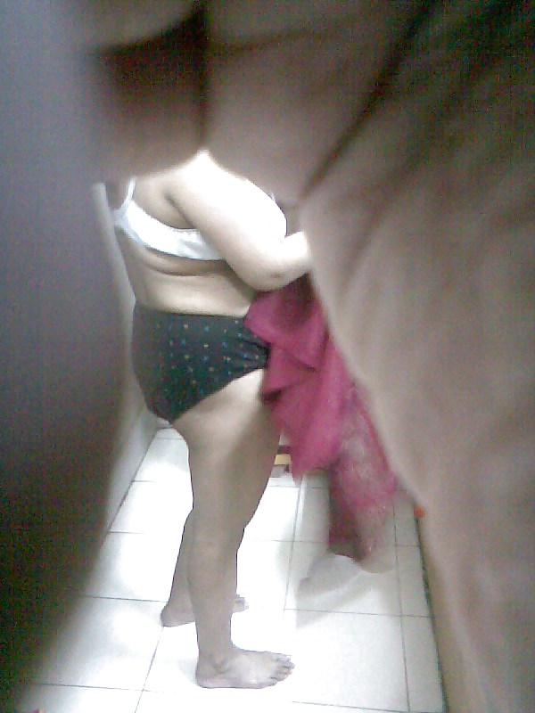9P My indian fat mom bathing