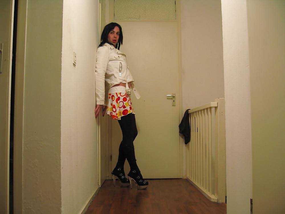 8P Miniskirt and white summer jacket 