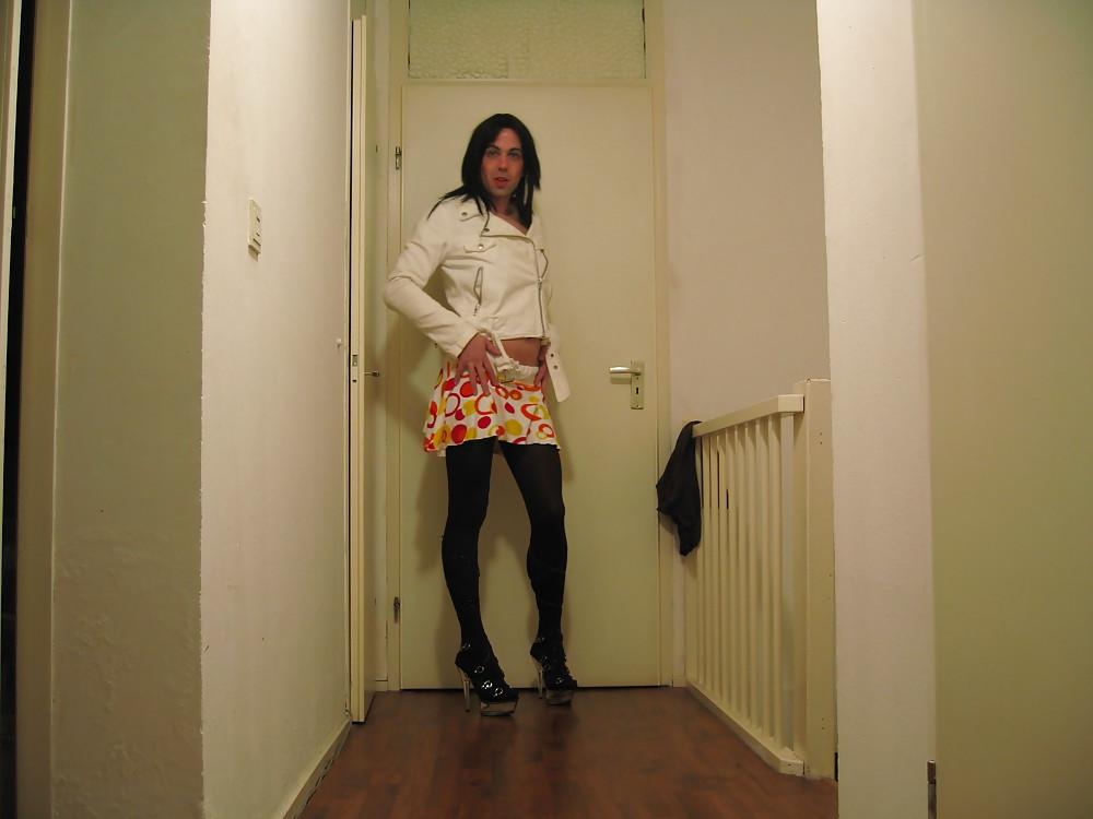 8P Miniskirt and white summer jacket 