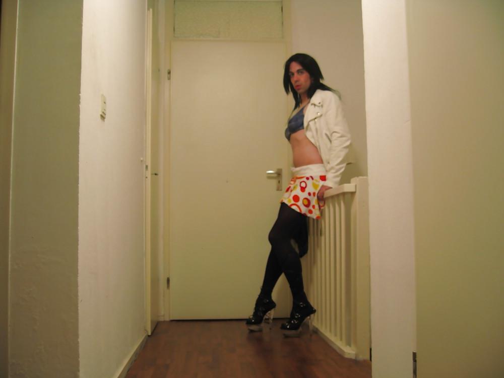 8P Miniskirt and white summer jacket 