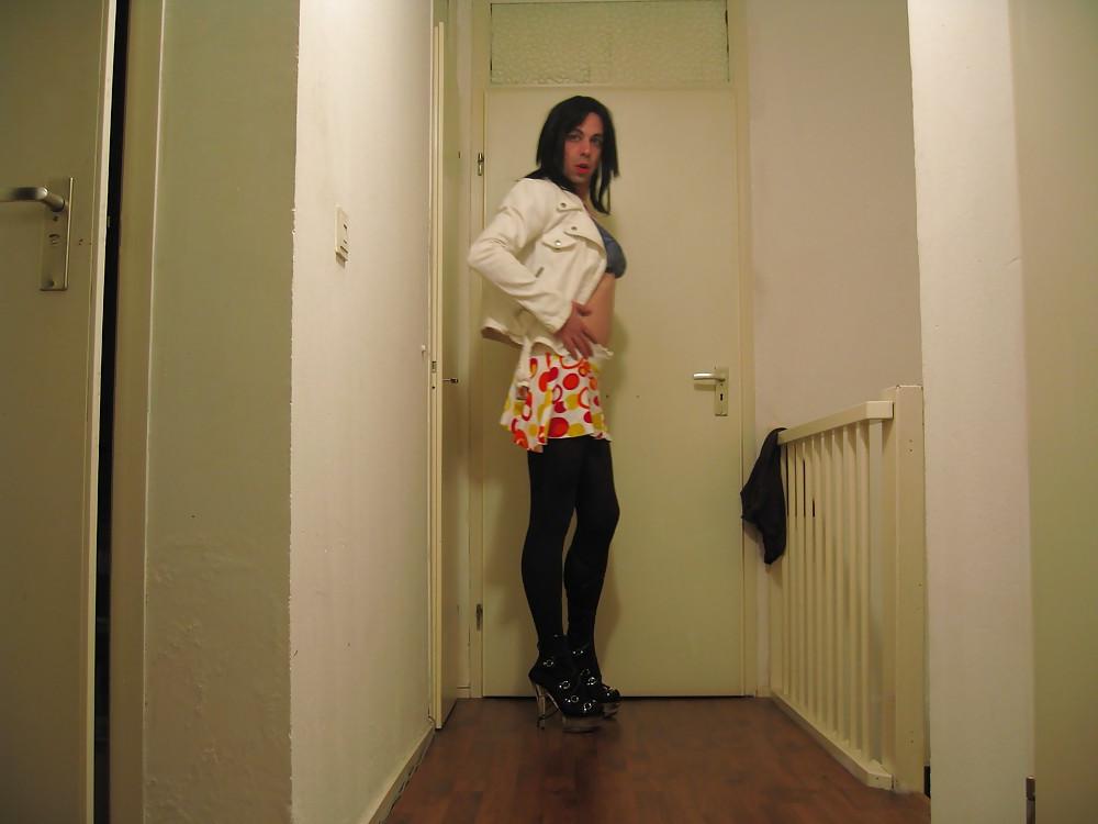 8P Miniskirt and white summer jacket 