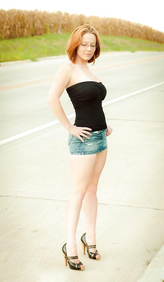 25P Hotlegs-miniskirt babe28