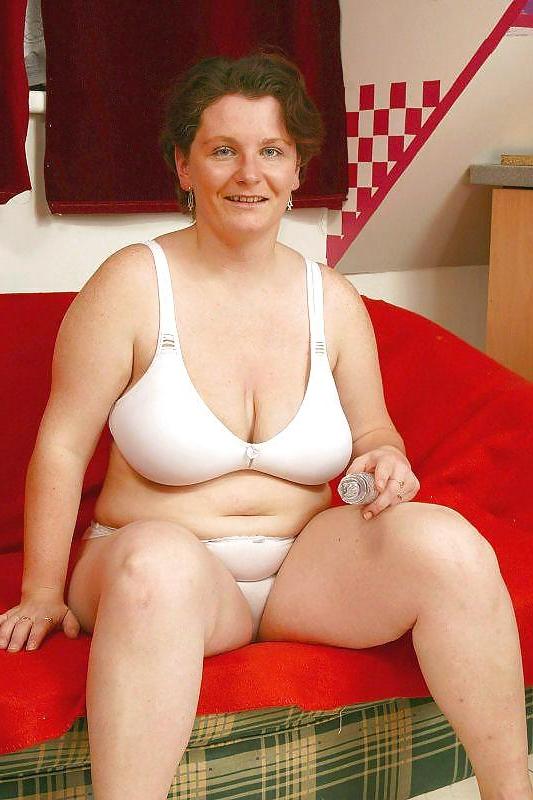 16P Chubby MILF Andrea