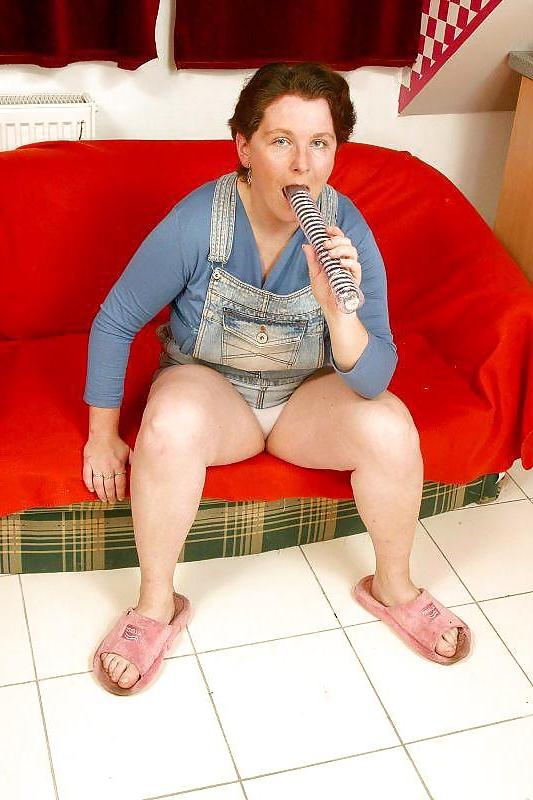 16P Chubby MILF Andrea