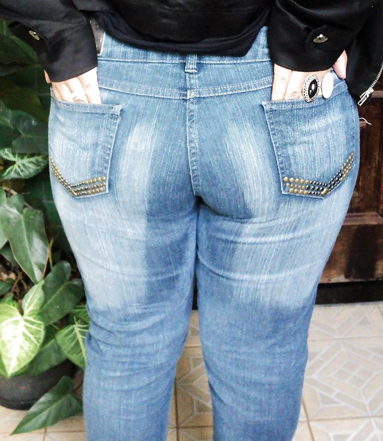 25P Women in and out of jeans