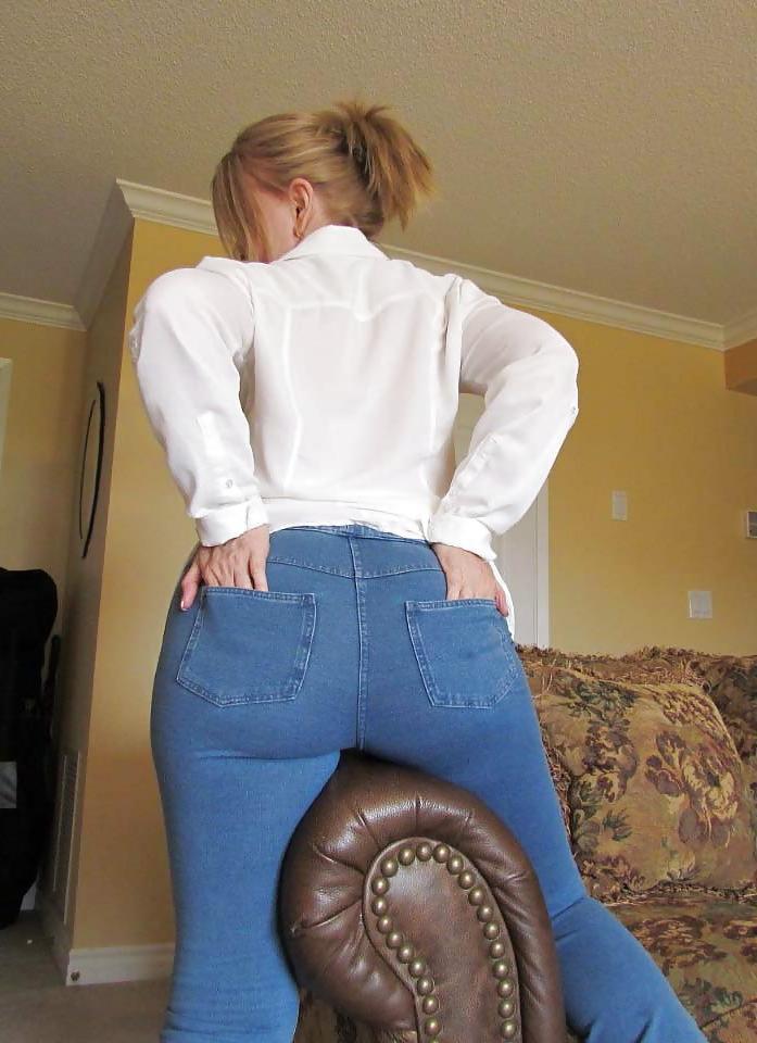 25P Women in and out of jeans