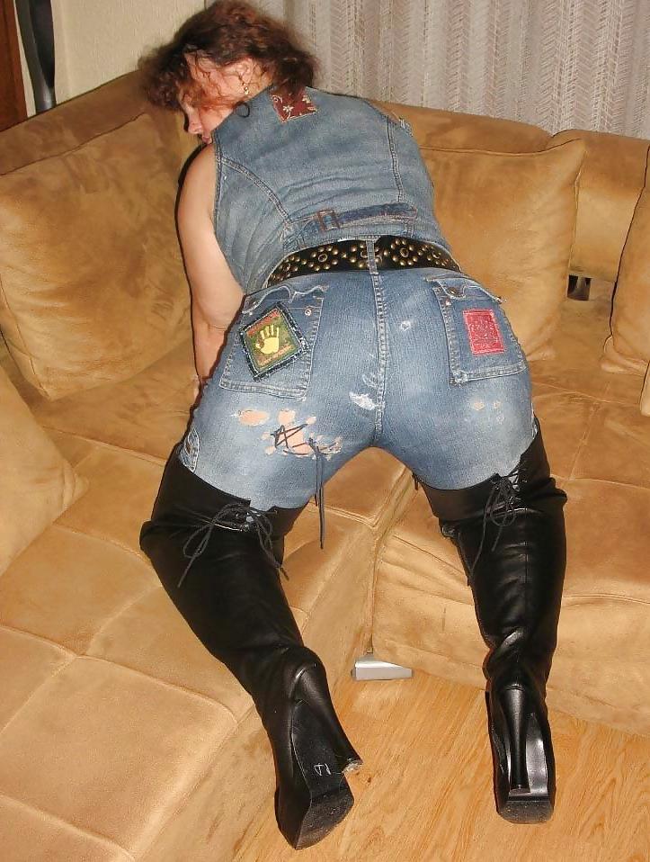 25P Women in and out of jeans