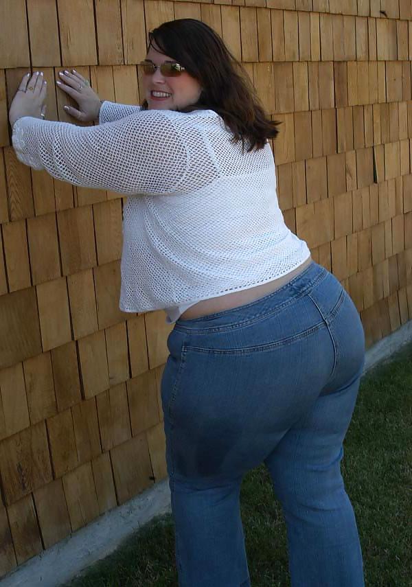 25P Women in and out of jeans