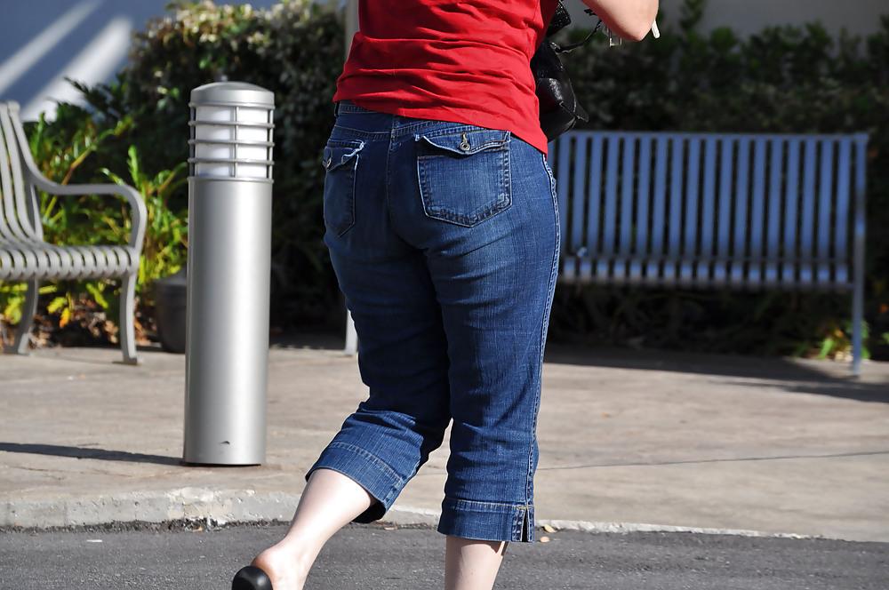 20P Fat bootys in jeans - Public Peeping
