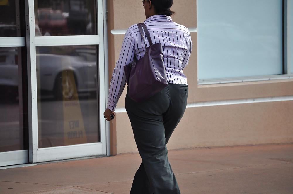 20P Fat bootys in jeans - Public Peeping