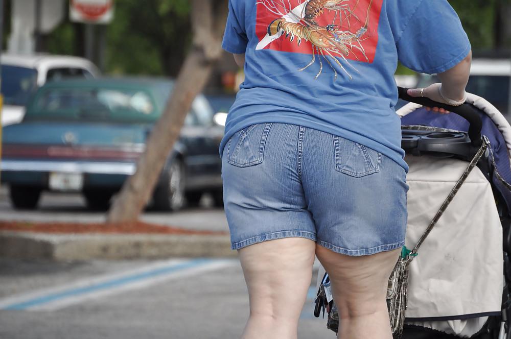 20P Fat bootys in jeans - Public Peeping