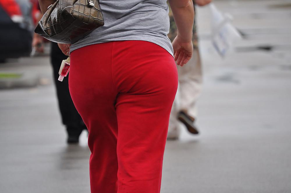 20P Fat bootys in jeans - Public Peeping