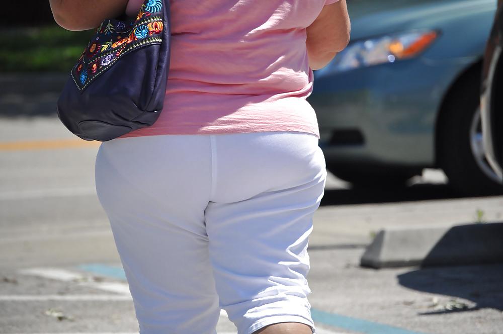 20P Fat bootys in jeans - Public Peeping