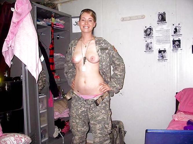 24P US - Army  Frauen mit ihren Waffen