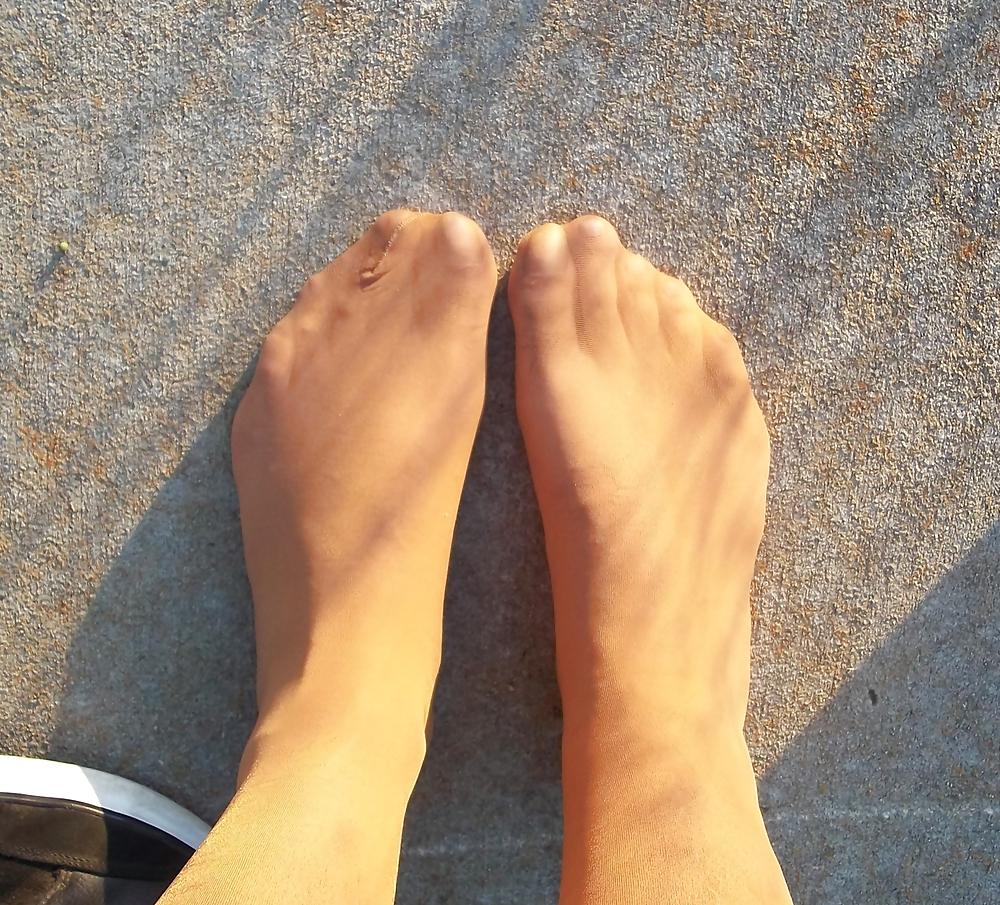 8P Pantyhose Outdoors