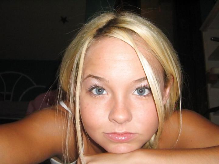 15P Hot Cheerleader