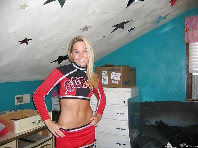 15P Hot Cheerleader