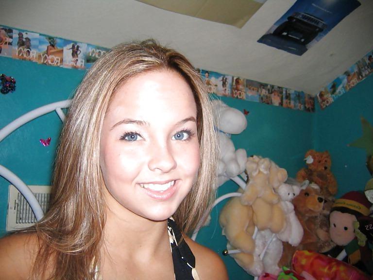 15P Hot Cheerleader
