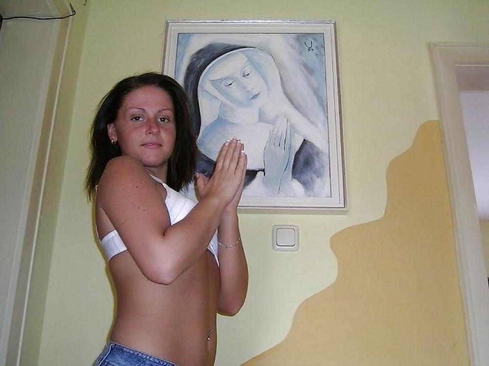 16P One sexy girl in jeans