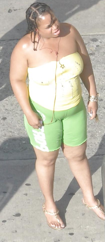 10P Harlem Girls in the Heat 135 New York - Thick Chick