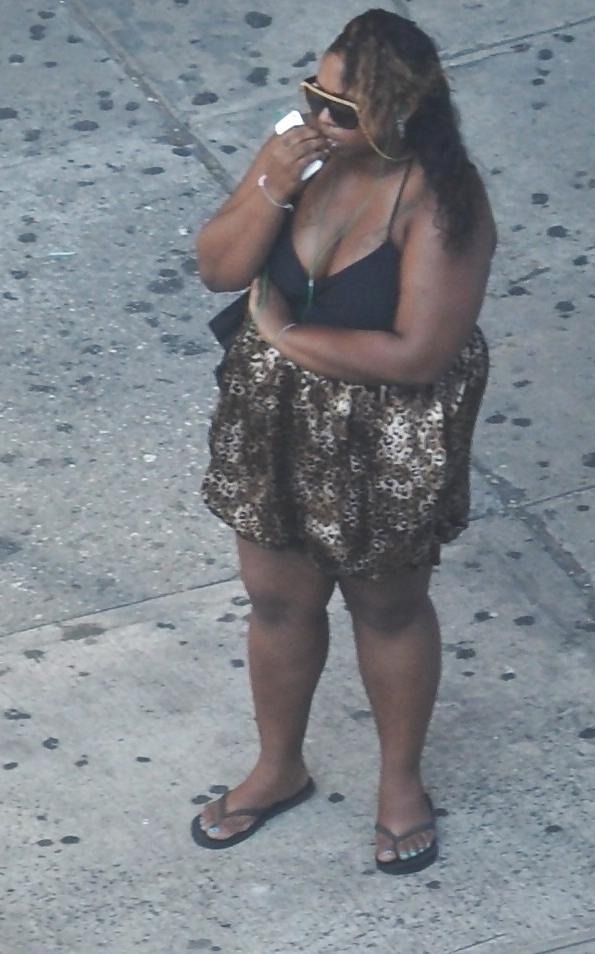 10P Harlem Girls in the Heat 135 New York - Thick Chick