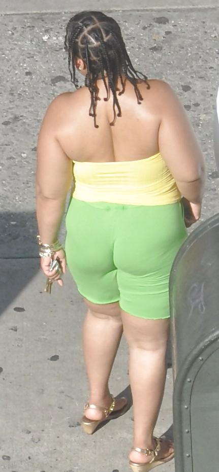 10P Harlem Girls in the Heat 135 New York - Thick Chick