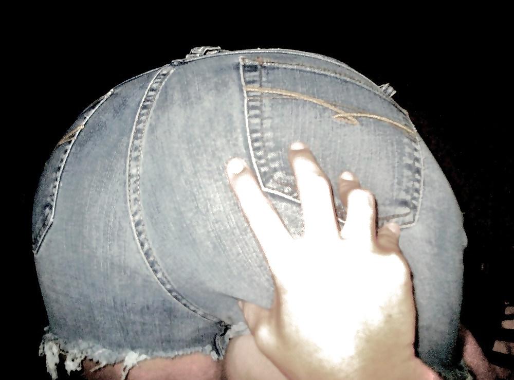 25P Non nude in jeans